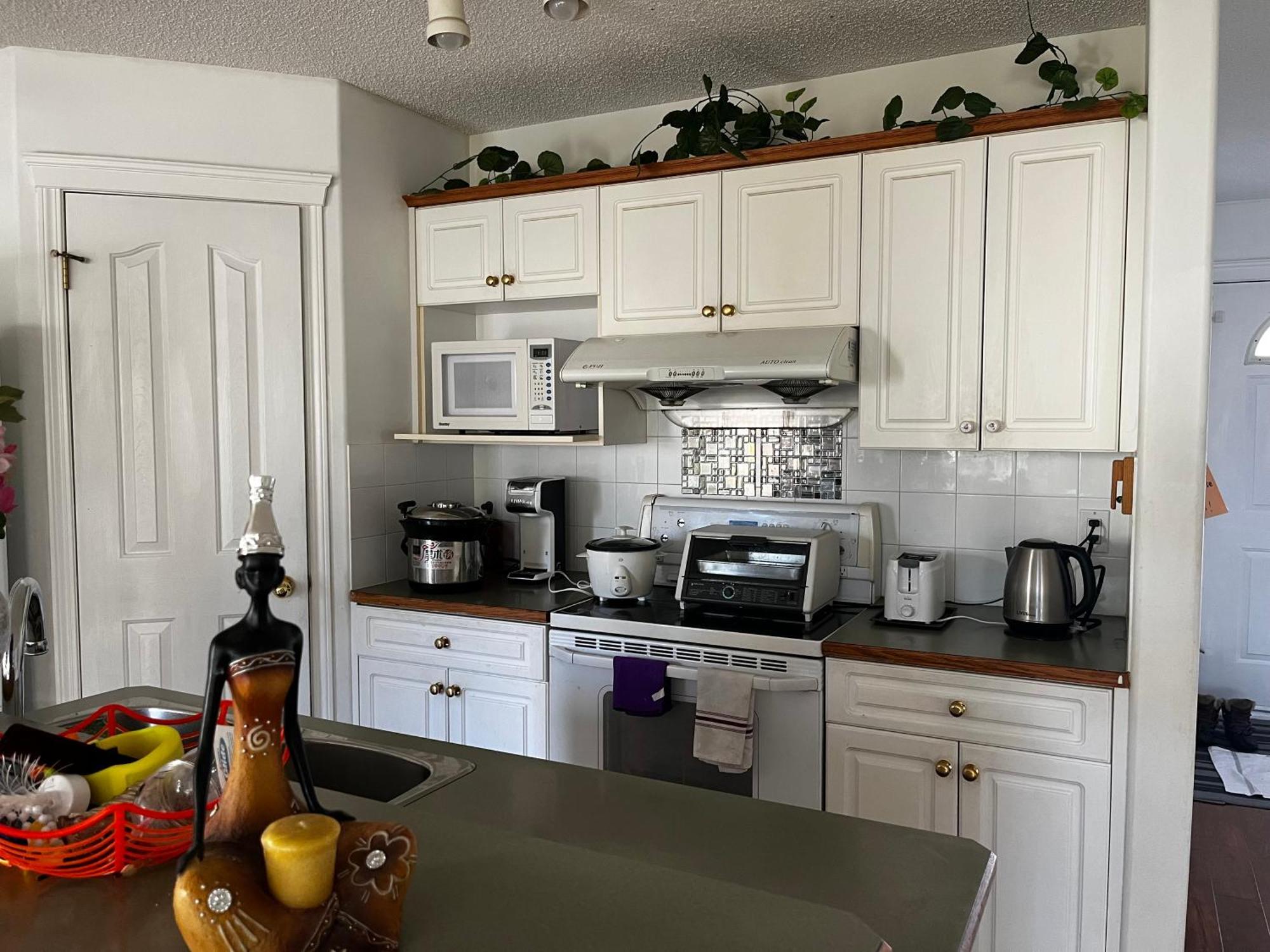 Hidden Valley New Basement Suite With Private Bathroom! Calgary Exterior photo