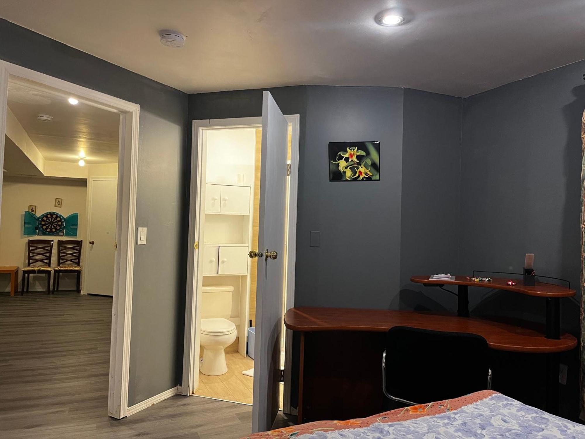 Hidden Valley New Basement Suite With Private Bathroom! Calgary Exterior photo